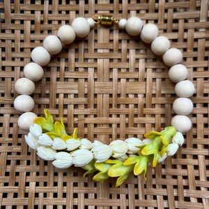 Sunrise collection triple car lei - pakalana, pikake shells